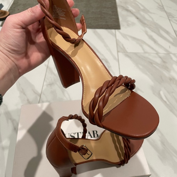 Lori Sandals- NEW never worn -8.5 (JustFab) - Picture 8 of 11